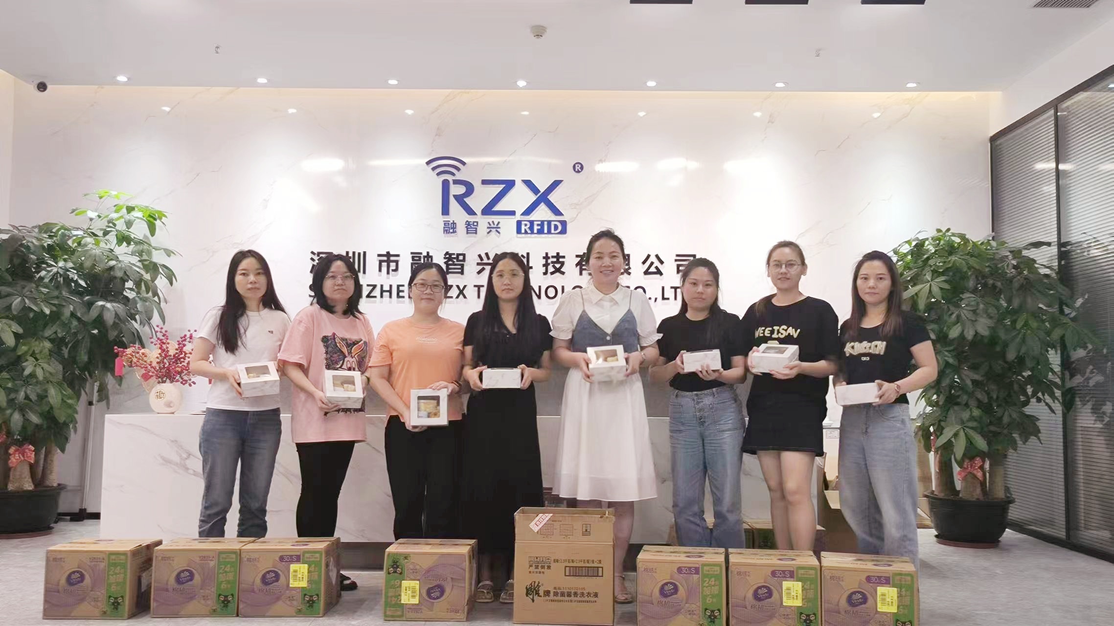 融智興科技｜2024年第三季度員工生日禮品發放，秋風送爽，溫情滿溢
